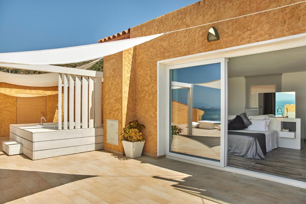 Hotel Vistabella Roses Bagian luar foto