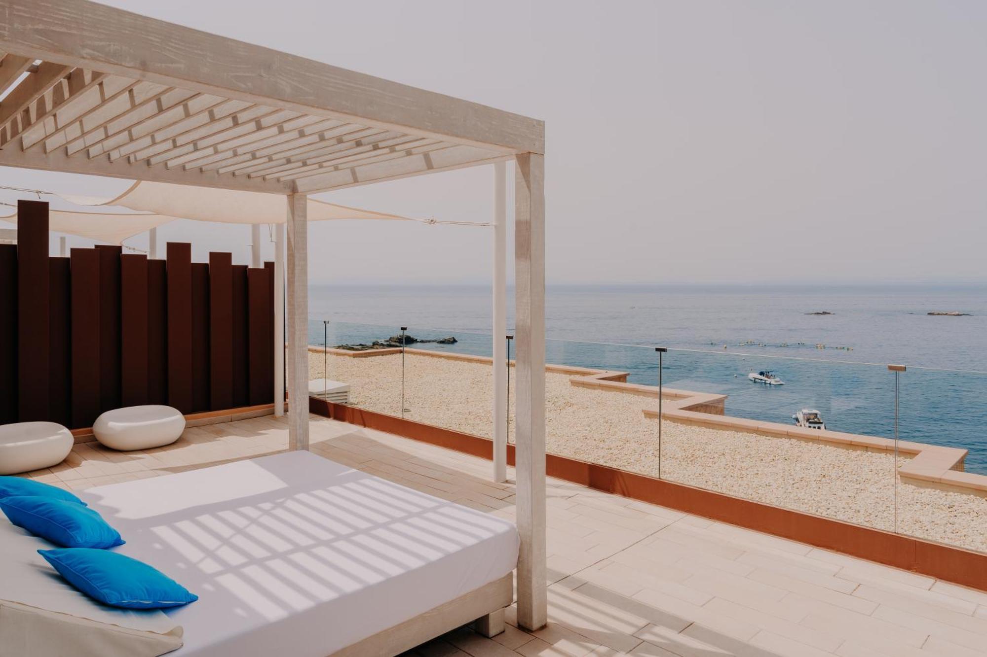 Hotel Vistabella Roses Bagian luar foto
