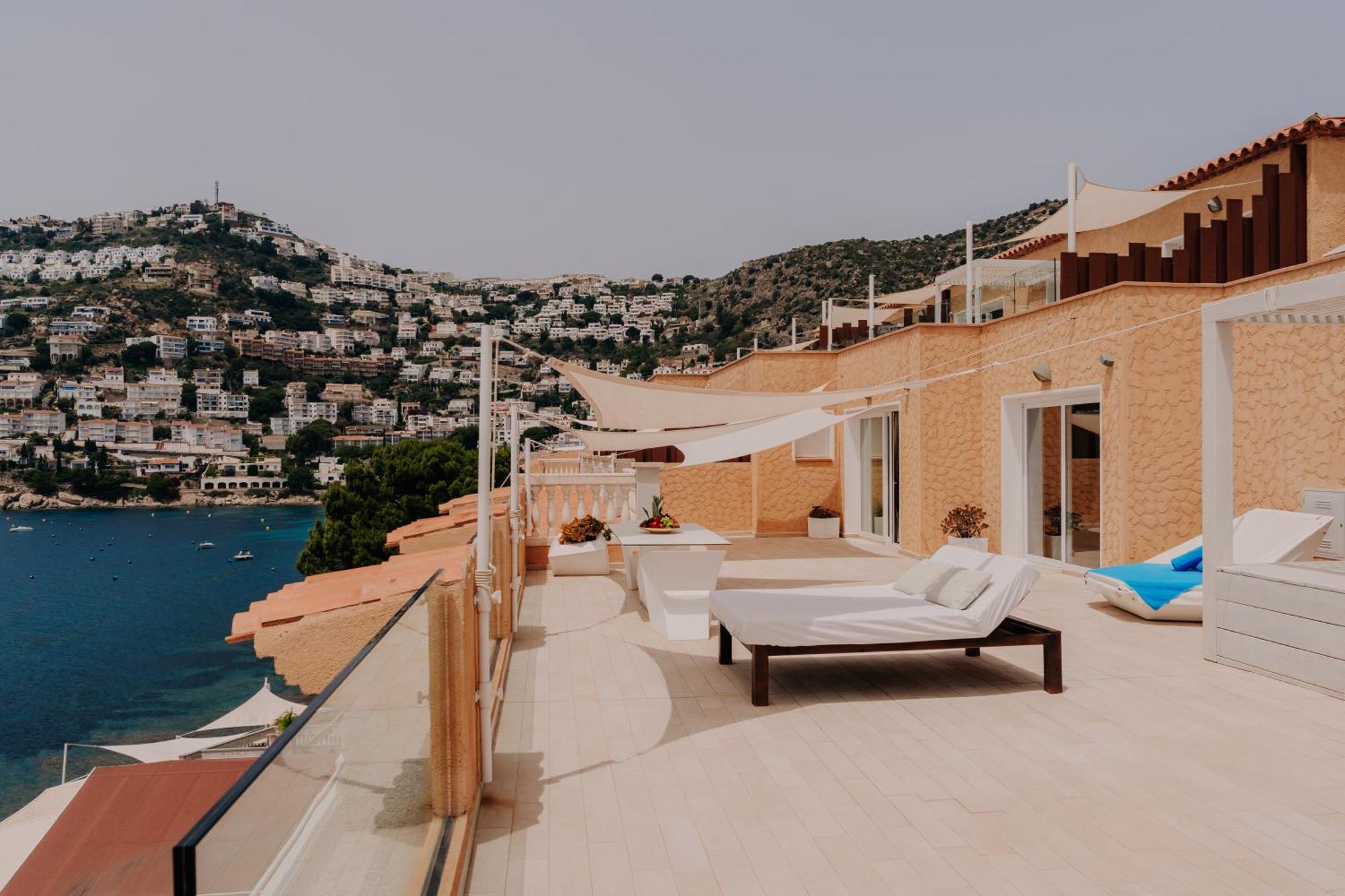Hotel Vistabella Roses Bagian luar foto