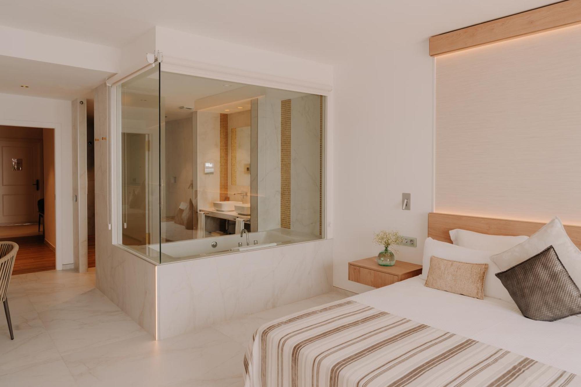 Hotel Vistabella Roses Bagian luar foto