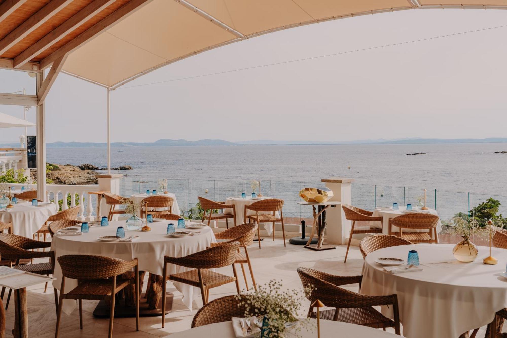 Hotel Vistabella Roses Bagian luar foto