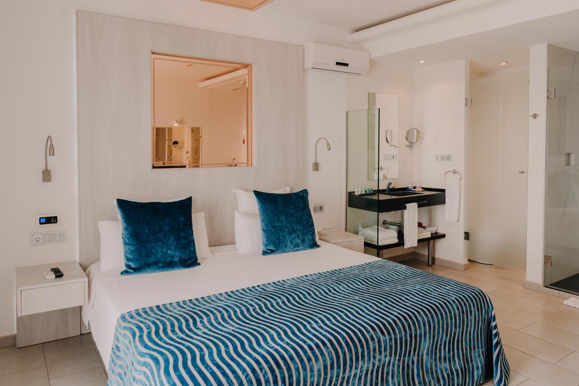 Hotel Vistabella Roses Bagian luar foto