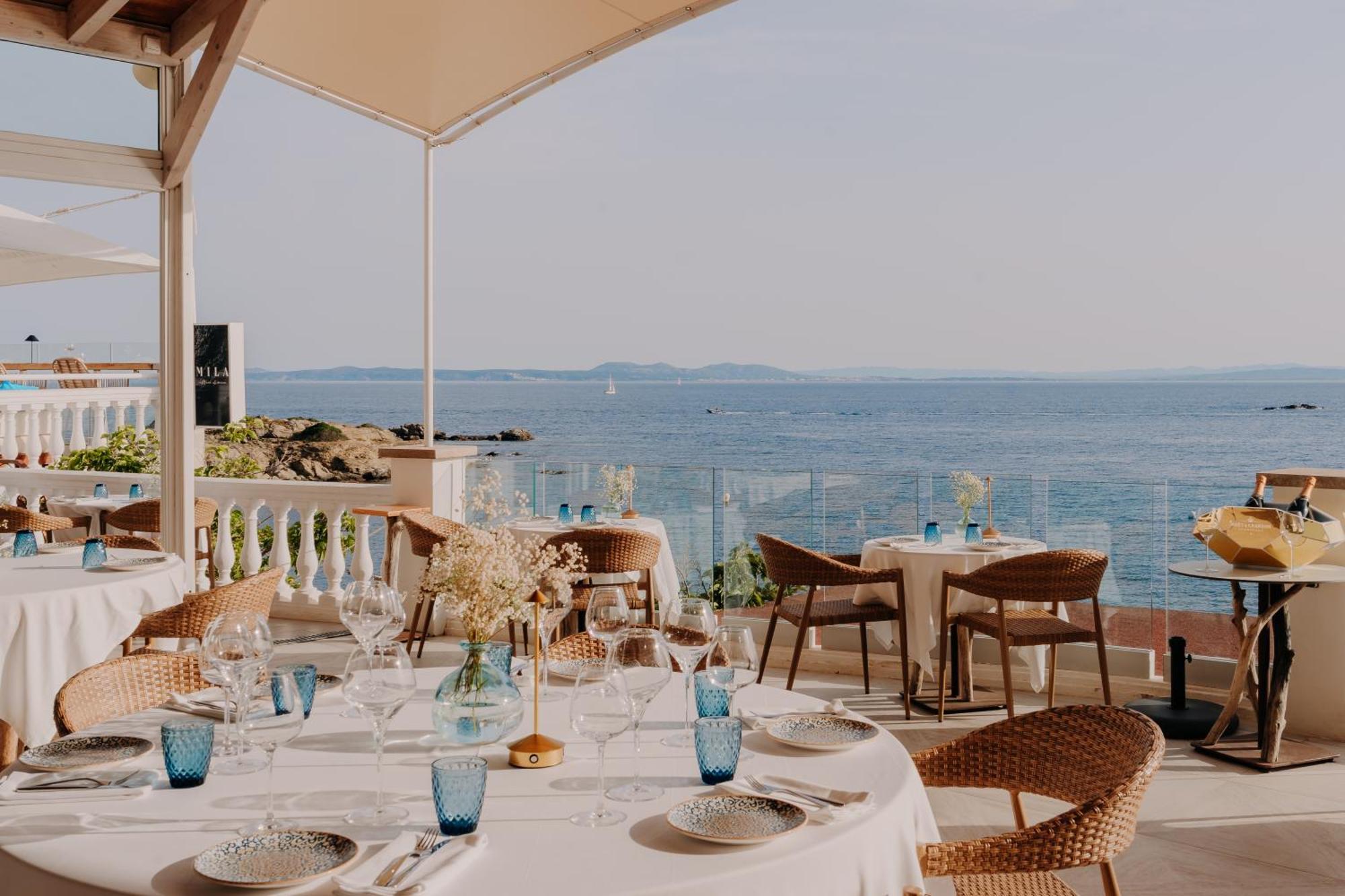 Hotel Vistabella Roses Bagian luar foto