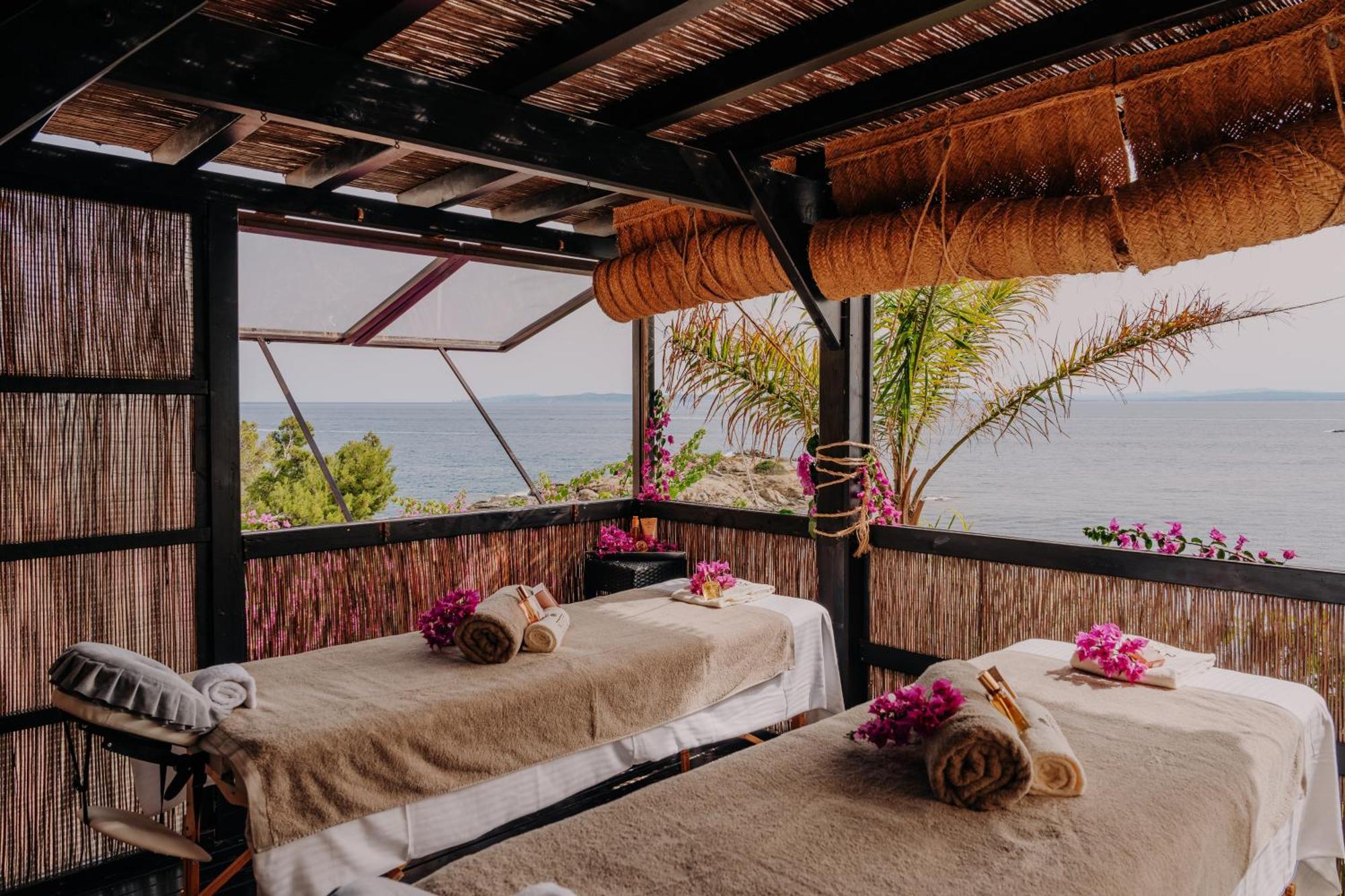 Hotel Vistabella Roses Bagian luar foto