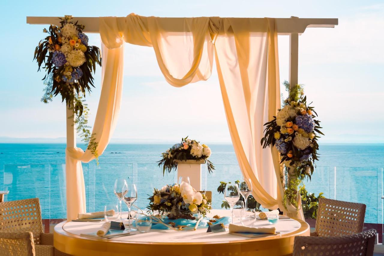 Hotel Vistabella Roses Bagian luar foto